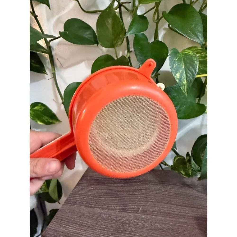 Vintage Plastic Nesting Strainers – Red, White & Yellow Set